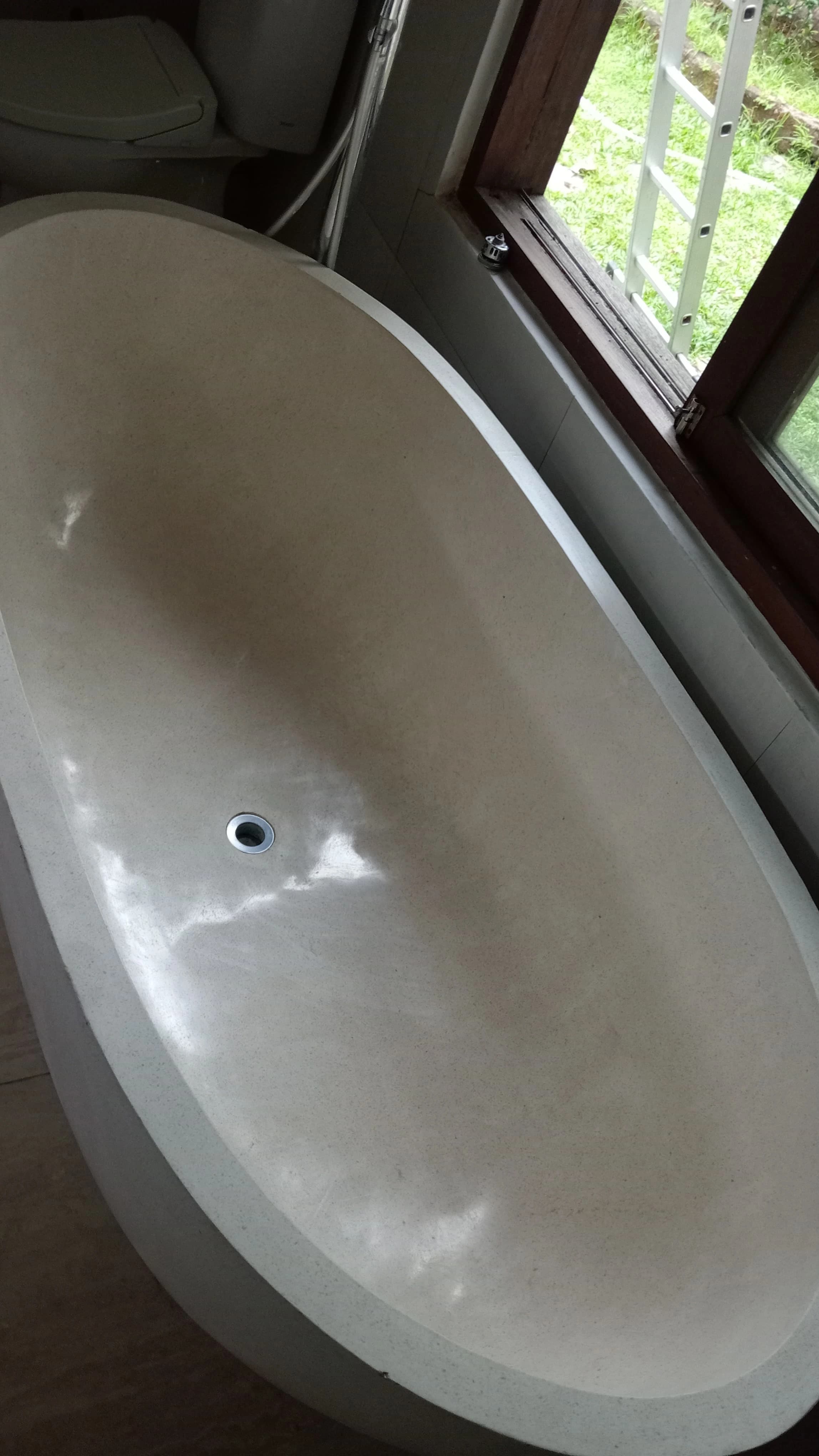 Thumbnail: Cara Membersihkan Bathtub Menguning & Berkerak | Cuci Kamar Mandi Bali